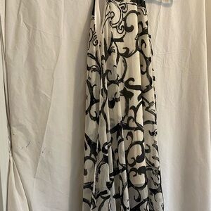 Black / White Pattern sleeveless long dress